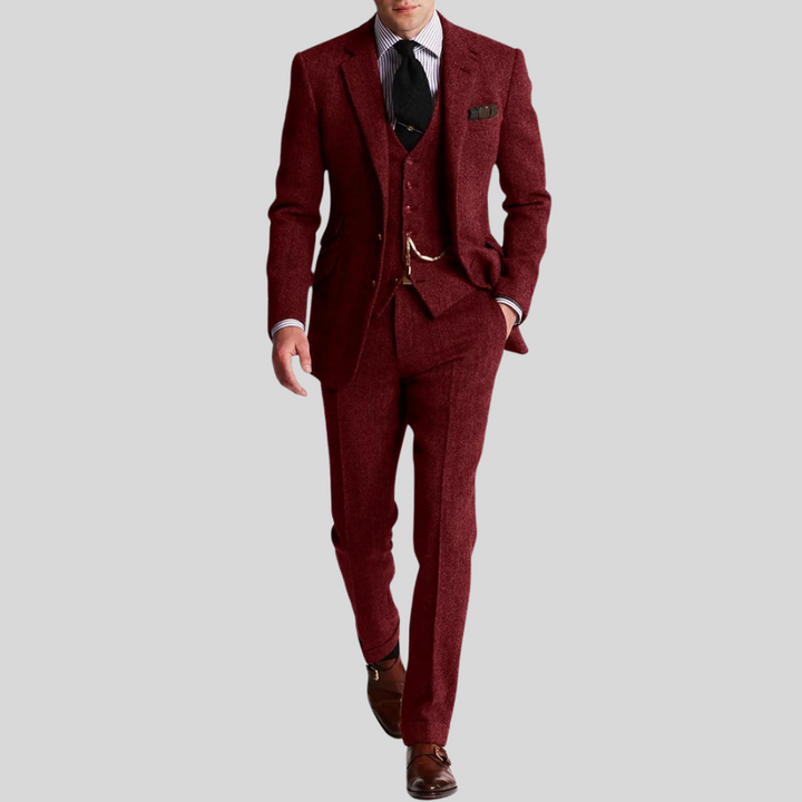 Costume trois pièces homme en tweed élégant, coupe slim, veste gilet pantalon, style raffiné moderne.