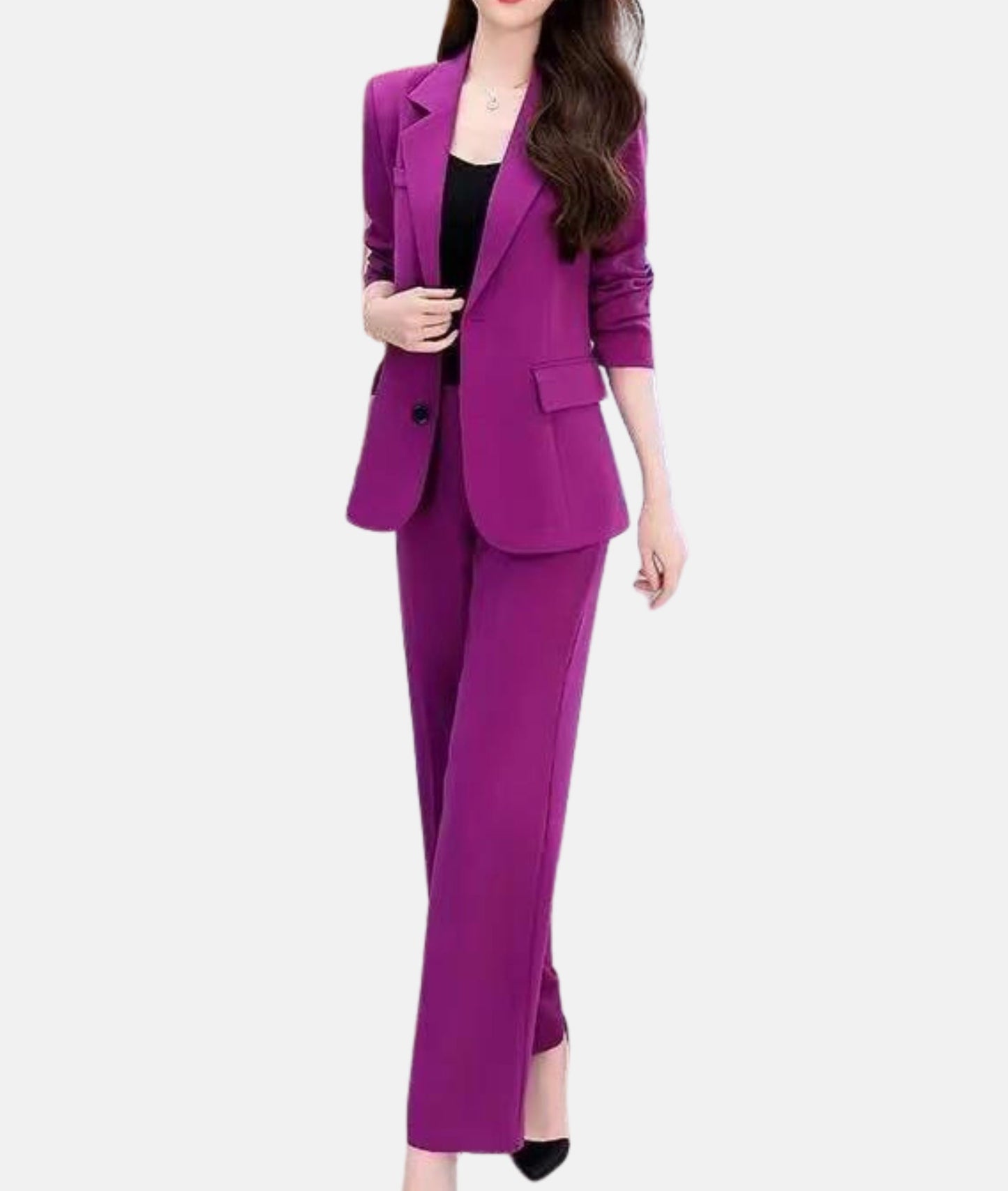 Élégant tailleur-pantalon Manon pour femmes, blazer cintré, tissu raffiné, idéal professionnel ou formel, vue de face.