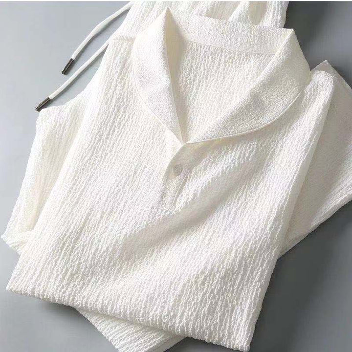 "Ensemble d'été en lin pour hommes, chemise aérienne et short assorti, élégant et confortable pour saison estivale."