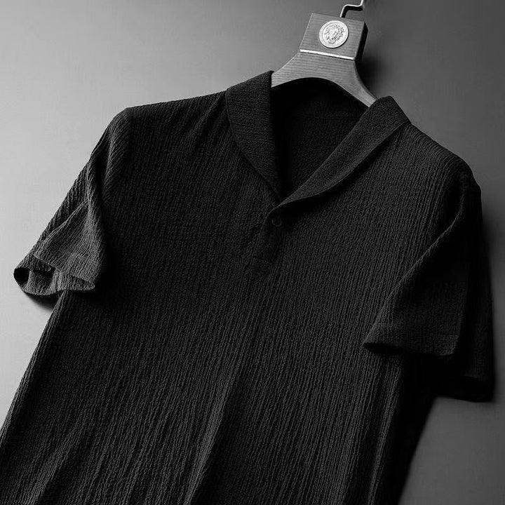 "Ensemble d'été en lin pour hommes, chemise aérienne et short assorti, élégant et confortable pour saison estivale."