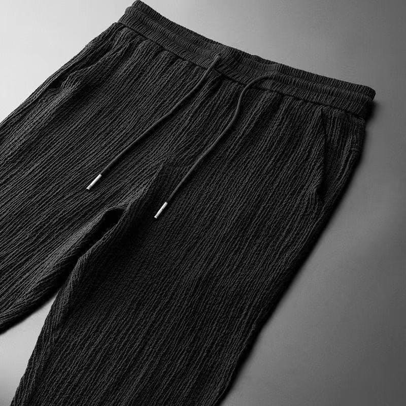 "Ensemble d'été en lin pour hommes, chemise aérienne et short assorti, élégant et confortable pour saison estivale."