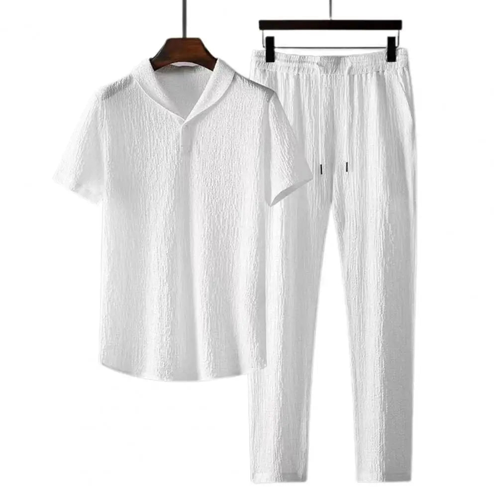 Ensemble en lin pour hommes, chemise blanche et pantalon noir, coupe décontractée et élégante, idéal pour le quotidien.