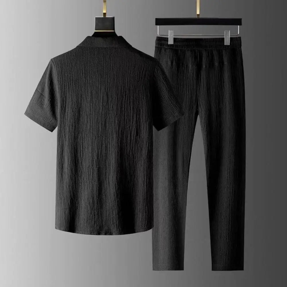 Ensemble en lin pour hommes, chemise blanche et pantalon noir, coupe décontractée et élégante, idéal pour le quotidien.