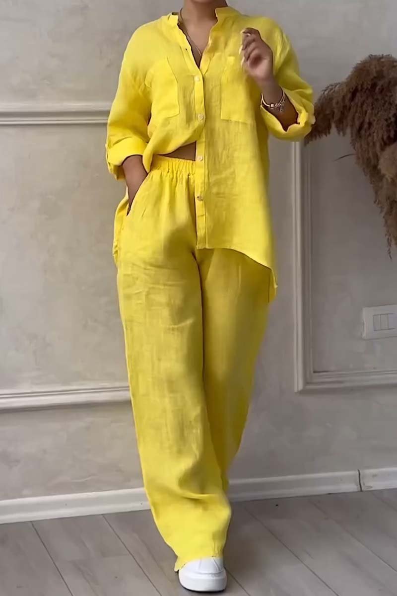 "Ensemble féminin en lin, blouse boutonnée à poches et pantalon large fluide, style chic décontracté pour l'été."