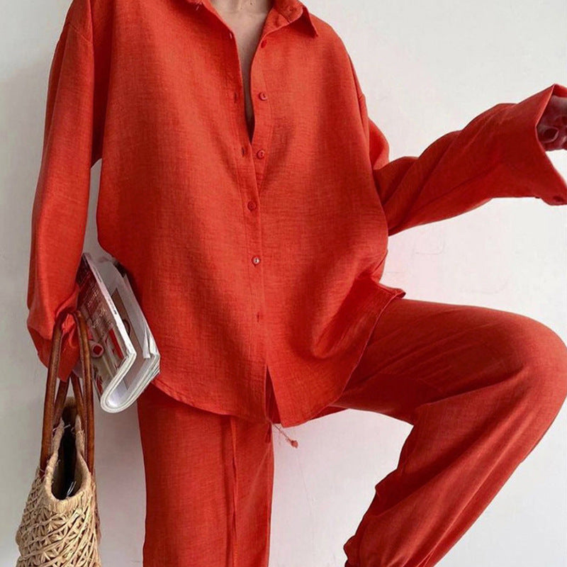 Ensemble lin femme avec chemisier chic et pantalon large, beige et orange, élégant et confortable pour toutes occasions.