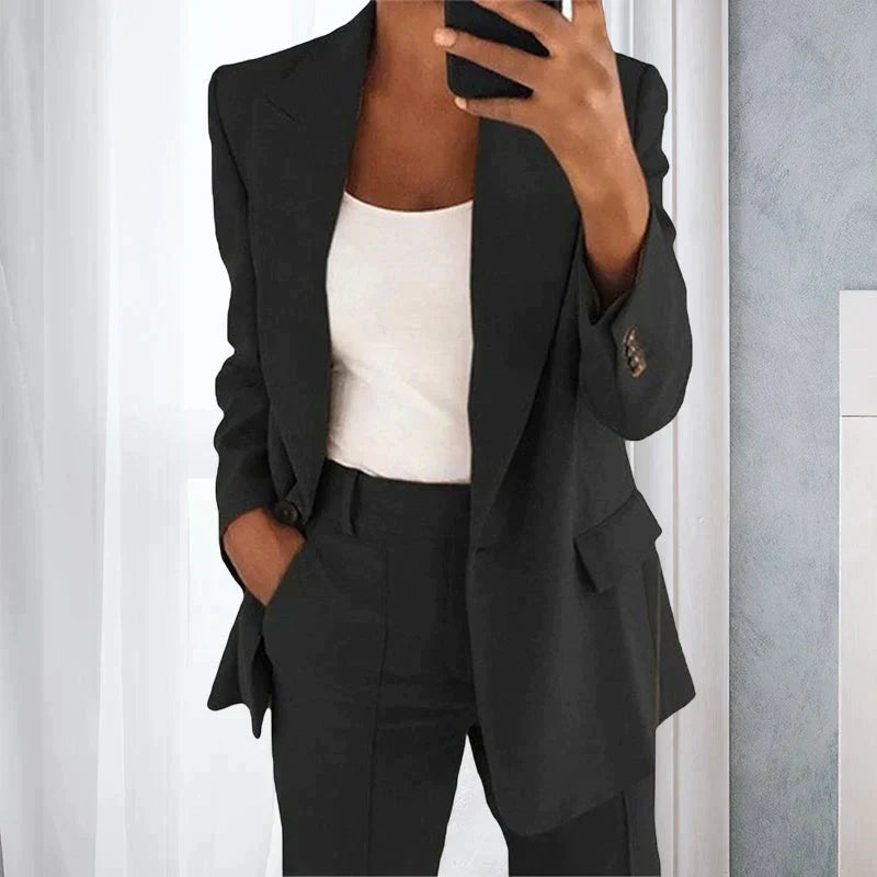 "Ensemble moderne femmes, style élégant pour soirées, coupe raffinée, tissus premium, allure sophistiquée, événement chic."