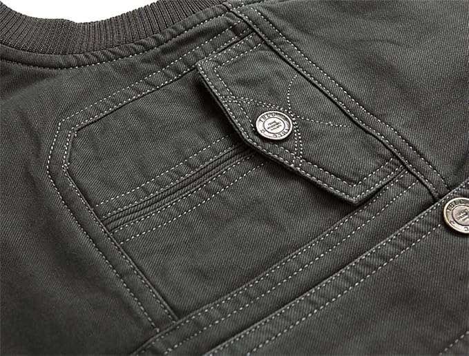 "Gilet multi-poches vintage homme, style rétro, sans manches, poches spacieuses, élégant et fonctionnel, couleur classique."