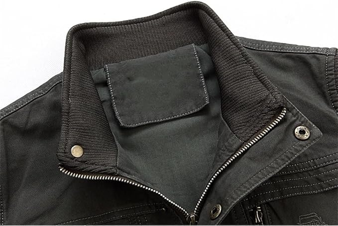 "Gilet multi-poches vintage homme, style rétro, sans manches, poches spacieuses, élégant et fonctionnel, couleur classique."