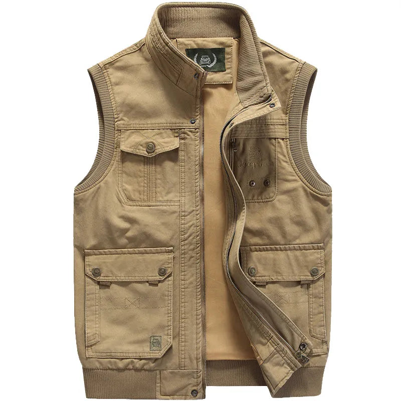 "Gilet multi-poches vintage homme, style rétro, sans manches, poches spacieuses, élégant et fonctionnel, couleur classique."
