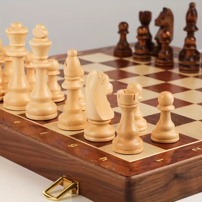 Jeu d'échecs en bois massif, design élégant, pièces artisanales, idéal pour les amateurs, décoration intérieure chic.