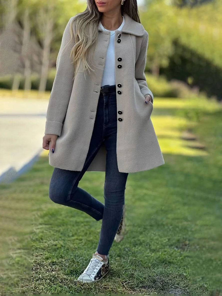 "Manteau d'hiver femme élégant Louise, col classique, boutons raffinés, chaud, idéal pour l'hiver, style intemporel"