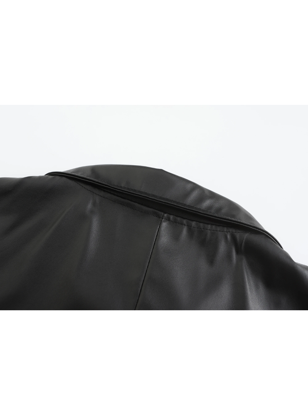 "Manteau long en cuir homme, élégant, cuir raffiné, revers classiques, style intemporel, durable et polyvalent."