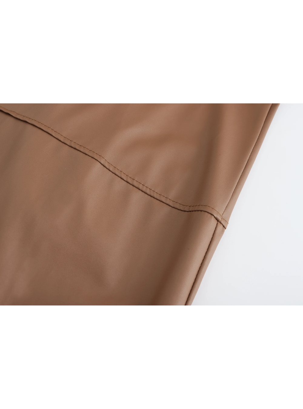 "Manteau long en cuir homme, élégant, cuir raffiné, revers classiques, style intemporel, durable et polyvalent."