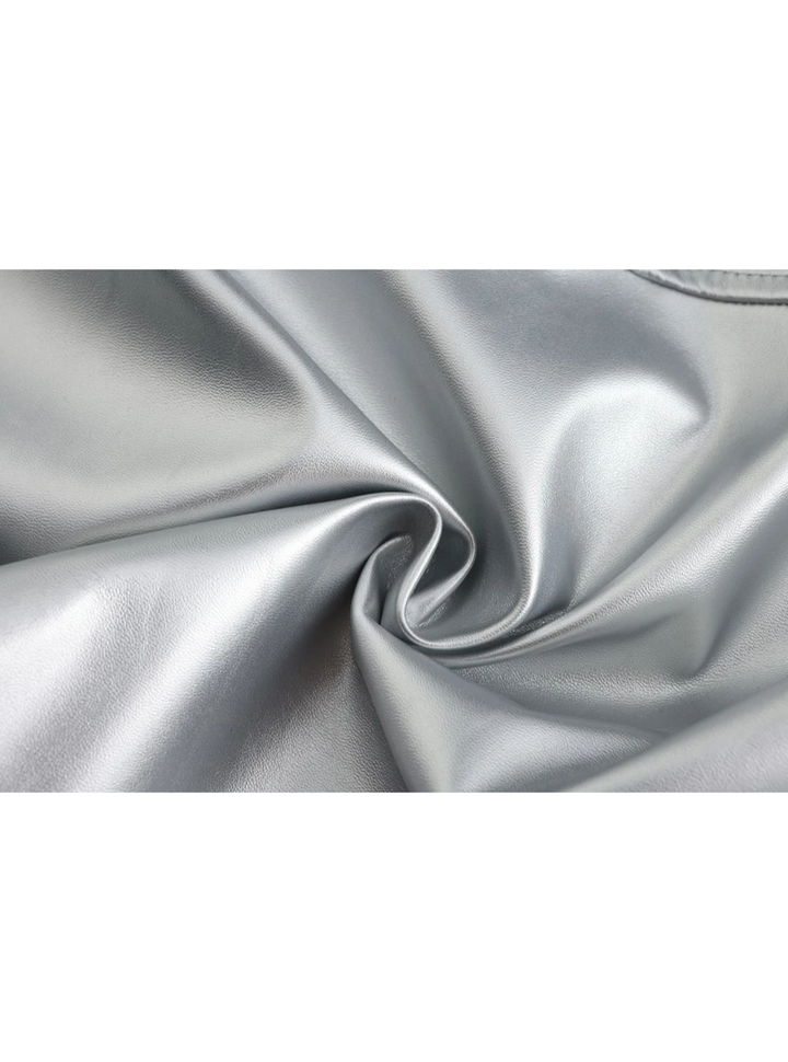 "Manteau long en cuir homme, élégant, cuir raffiné, revers classiques, style intemporel, durable et polyvalent."