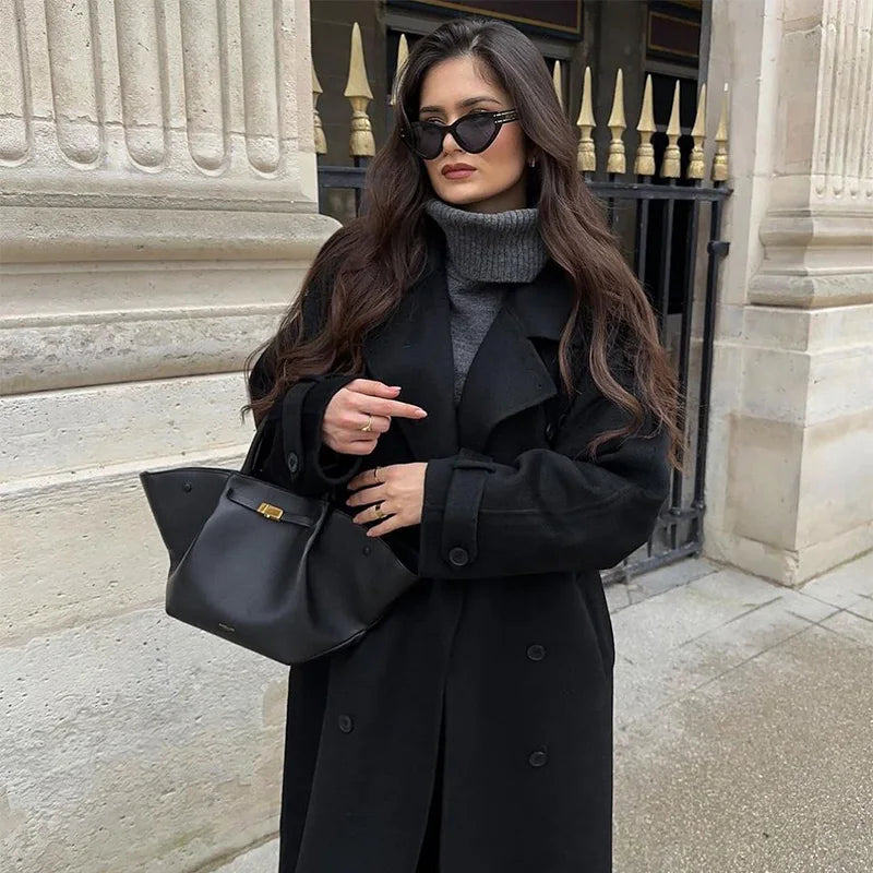 Manteau maxi femme chic, col revers, double boutonnage, ceinture ajustable, coupe longue et élégante pour hiver.