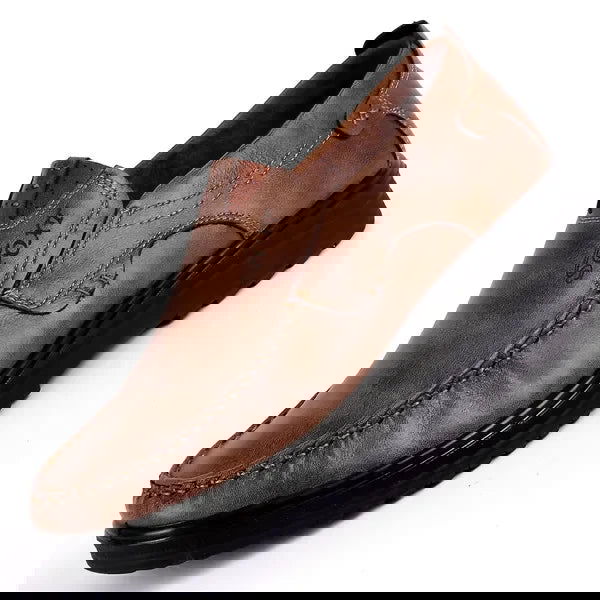 "Mocassins en cuir marron pour homme, élégants et robustes, semelle antidérapante, idéal pour confort quotidien."