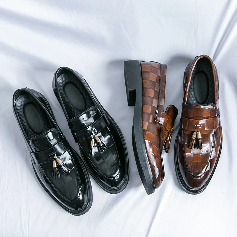 "Mocassins en cuir véritable pour hommes, design classique, finition élégante, confort optimal, semelle flexible."