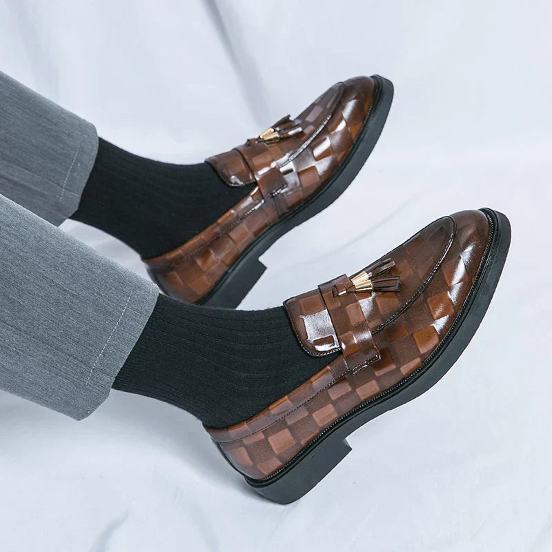 "Mocassins en cuir véritable pour hommes, design classique, finition élégante, confort optimal, semelle flexible."