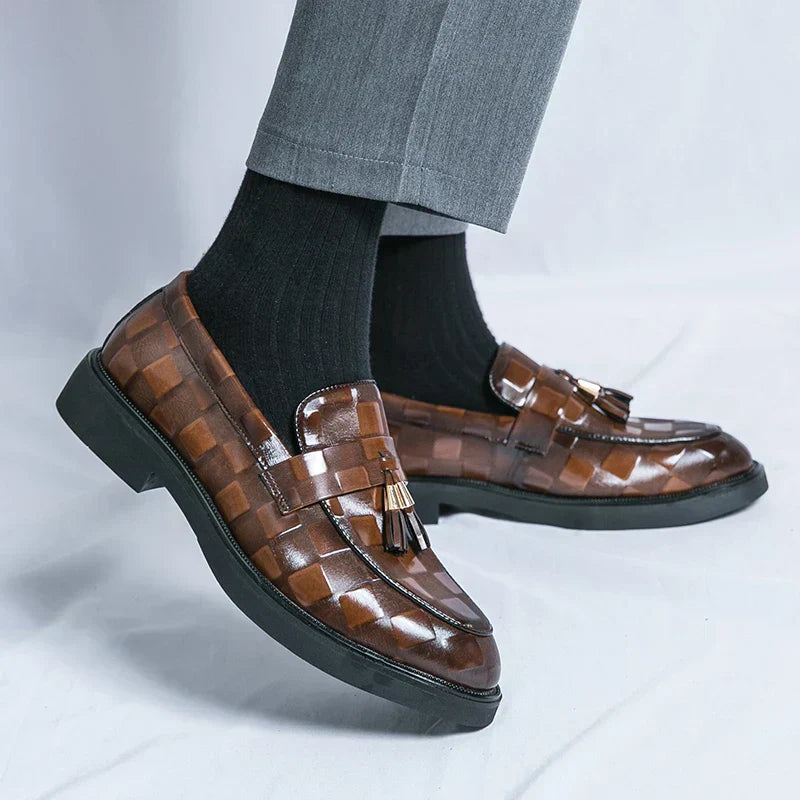 "Mocassins en cuir véritable pour hommes, design classique, finition élégante, confort optimal, semelle flexible."