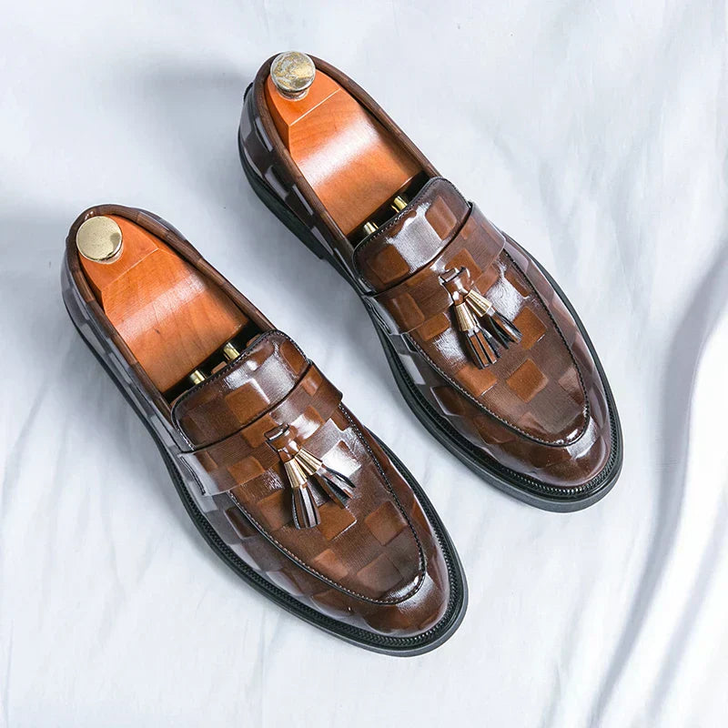 "Mocassins en cuir véritable pour hommes, design classique, finition élégante, confort optimal, semelle flexible."