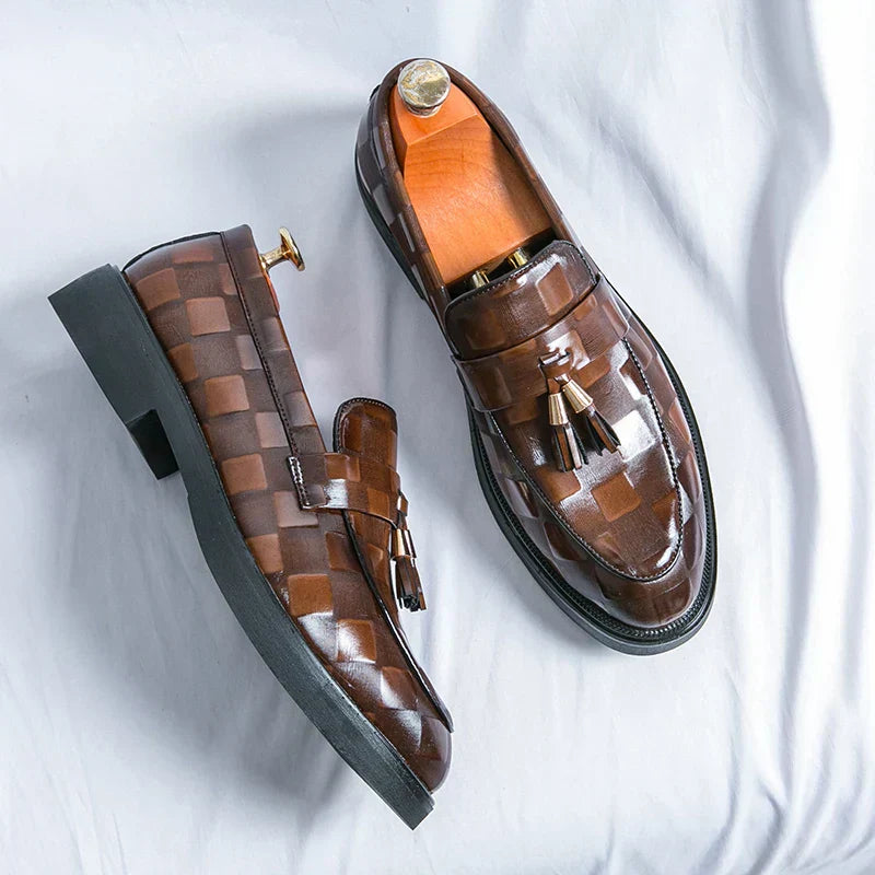 "Mocassins en cuir véritable pour hommes, design classique, finition élégante, confort optimal, semelle flexible."