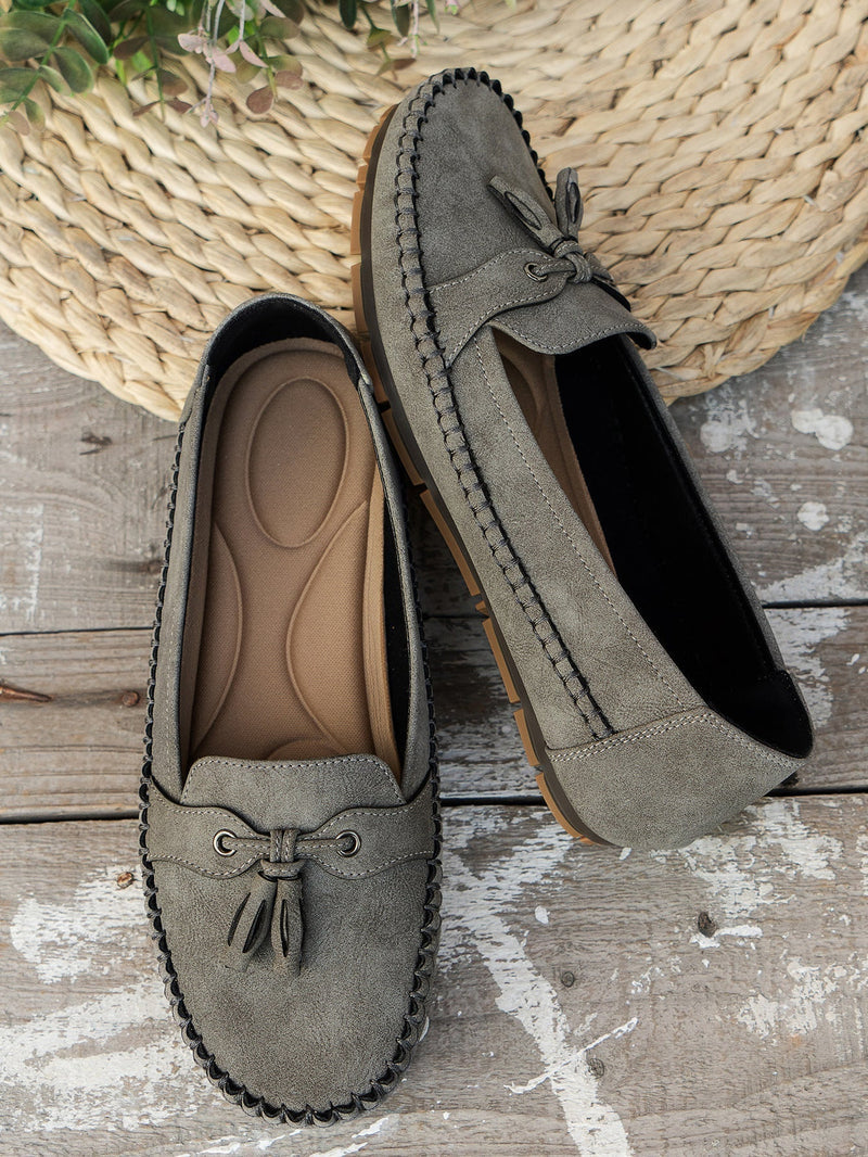 "Mocassins femme confortables en cuir bleu, élégants et pratiques, parfaits pour des marches longues et décontractées."