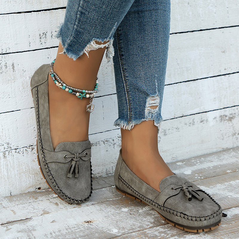 "Mocassins femme confortables en cuir bleu, élégants et pratiques, parfaits pour des marches longues et décontractées."