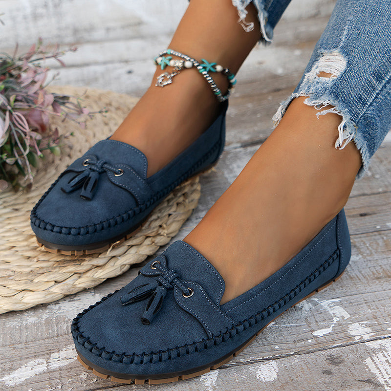 "Mocassins femme confortables en cuir bleu, élégants et pratiques, parfaits pour des marches longues et décontractées."