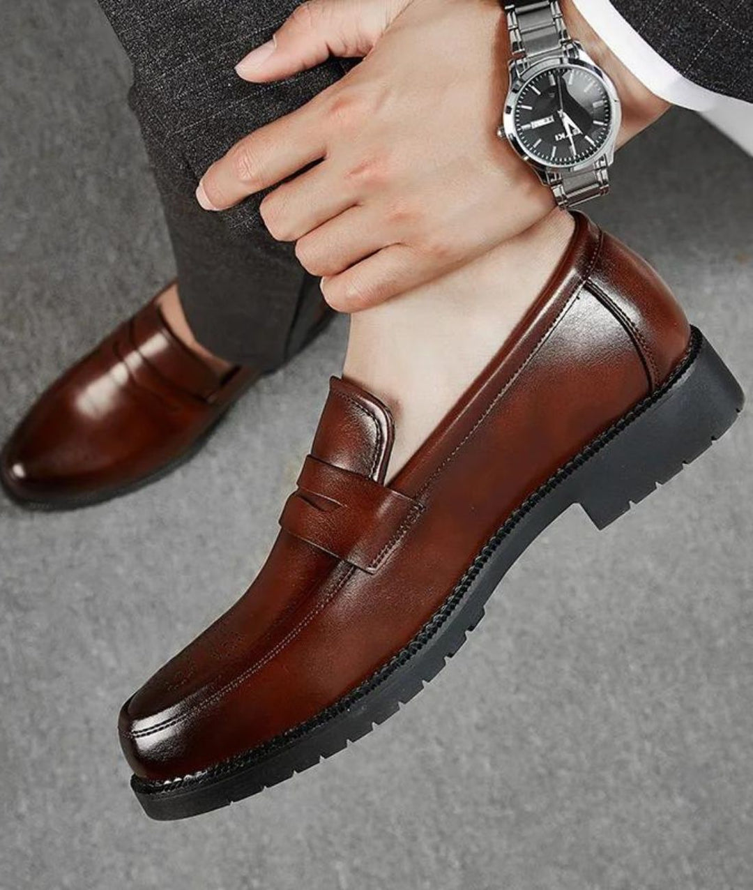 "Mocassins habillés en cuir véritable pour homme, teinte cognac, style élégant pour tenues formelles et décontractées."