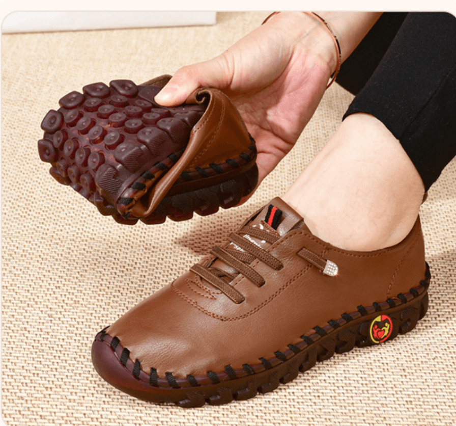 Mocassins orthopédiques pour hommes, cuir marron, semelle antidérapante, style moderne, confort plantaires optimal.