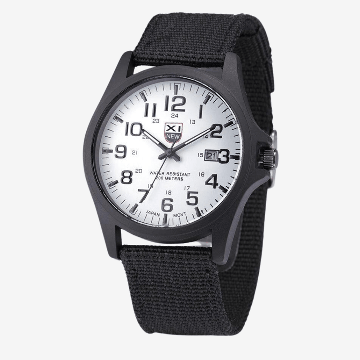 Montre outdoor étanche pour homme, boîtier acier inoxydable, bracelet silicone, idéale randonnée et aventure.