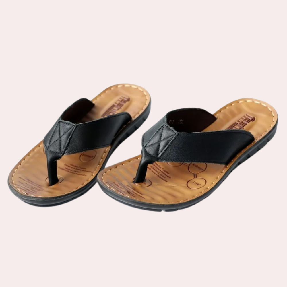 "Mules en cuir élégantes pour hommes, couleur marron clair, style épuré et moderne, confort estival et luxe durable."