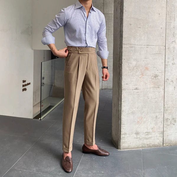 "Pantalon britannique ajustable pour homme beige, coupe droite, devant plissé, sophistiqué et confortable pour toute occasion