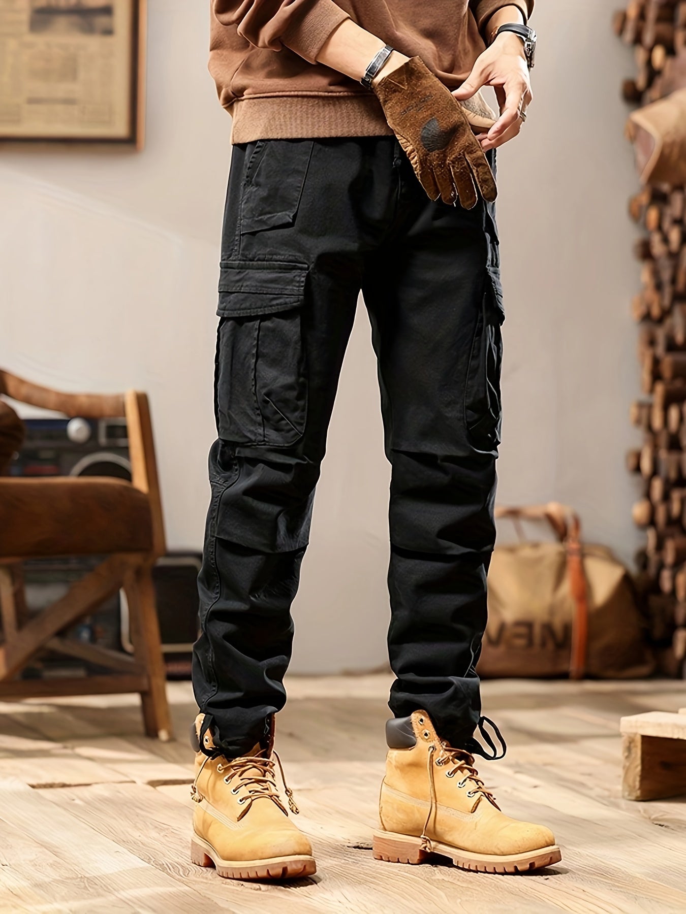 "Pantalon cargo homme ajusté, anthracite foncé, multiples poches, style moderne et polyvalent, confort et praticité."