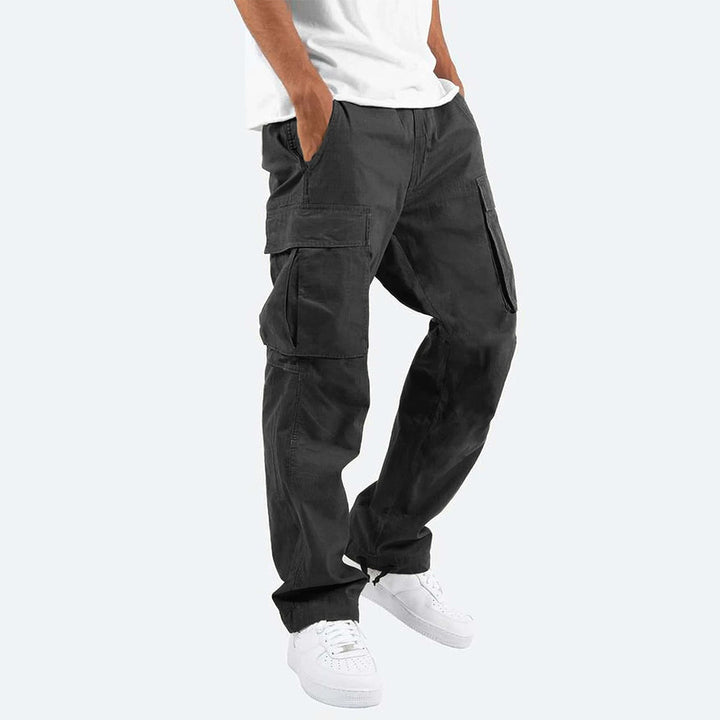 "Pantalon cargo homme chic, couleur variable, coupe moderne, poches multiples pour style et confort optimal."