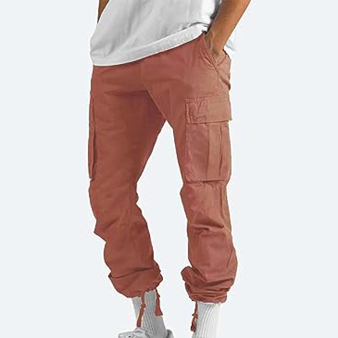 "Pantalon cargo homme chic, couleur variable, coupe moderne, poches multiples pour style et confort optimal."