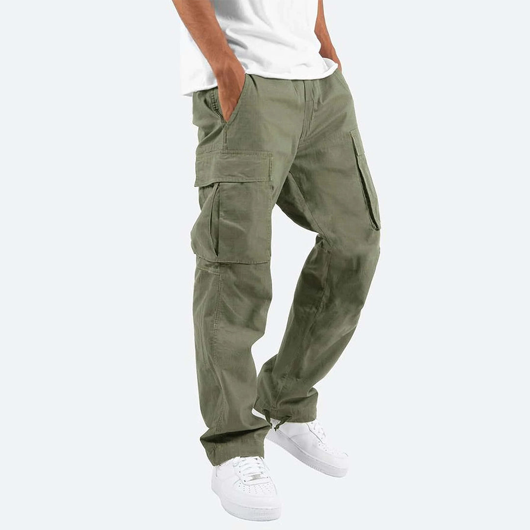 "Pantalon cargo homme chic, couleur variable, coupe moderne, poches multiples pour style et confort optimal."
