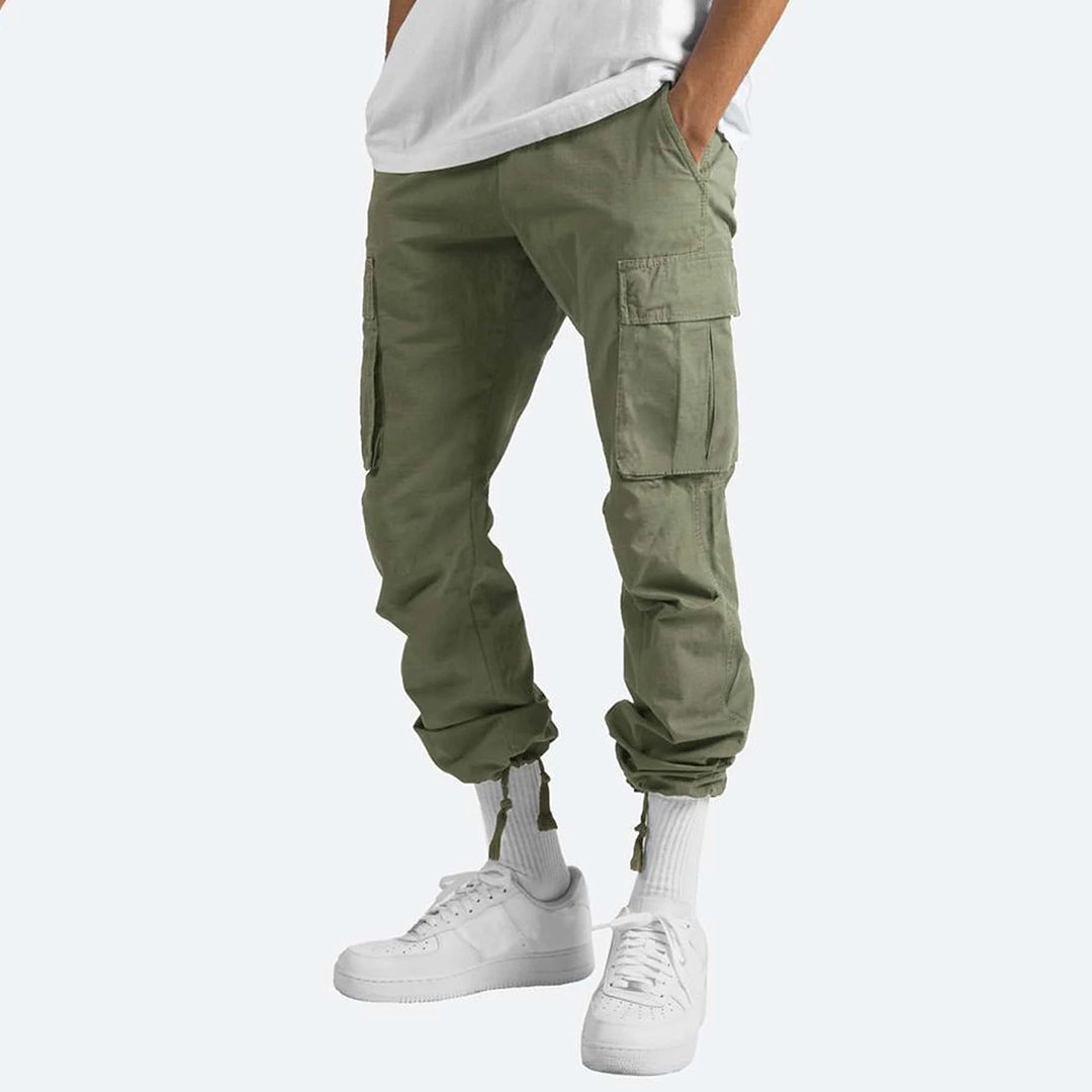 "Pantalon cargo homme chic, couleur variable, coupe moderne, poches multiples pour style et confort optimal."