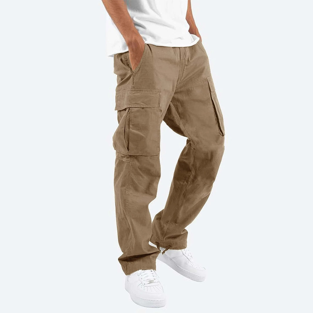 "Pantalon cargo homme chic, couleur variable, coupe moderne, poches multiples pour style et confort optimal."
