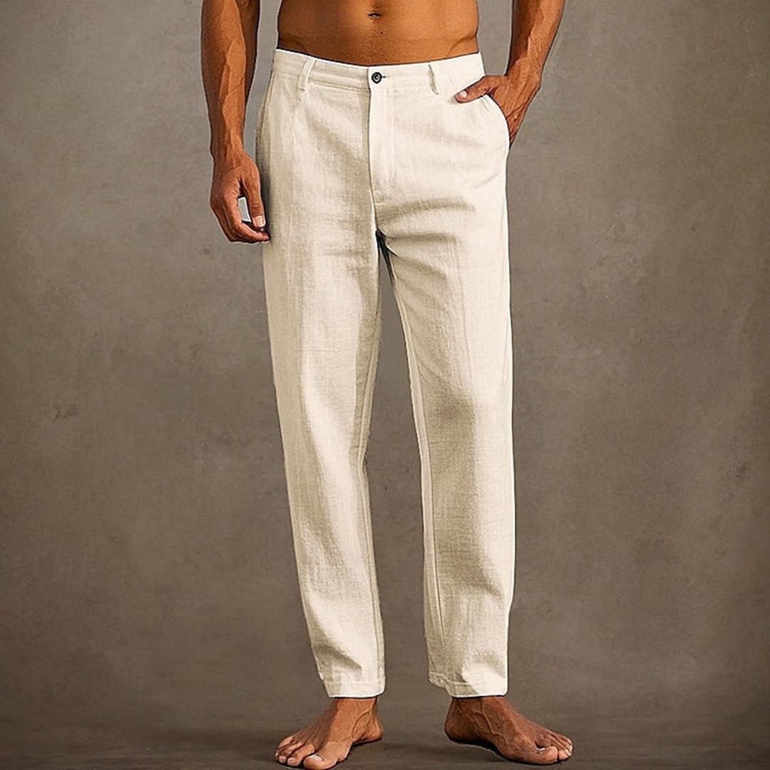 Pantalon d'été beige décontracté pour homme, coupe classique, léger et confortable, idéale pour un look estival minimaliste.
