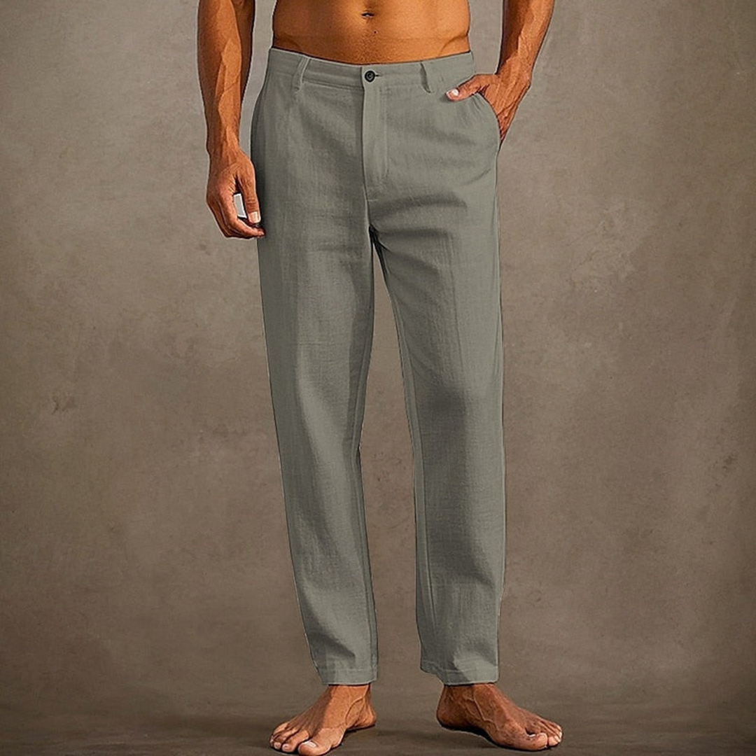 Pantalon d'été beige décontracté pour homme, coupe classique, léger et confortable, idéale pour un look estival minimaliste.