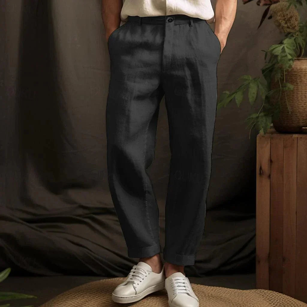 "Pantalon d'été en lin pour homme, coupe ajustée, couleur naturelle, idéal pour un style estival, confort et élégance."