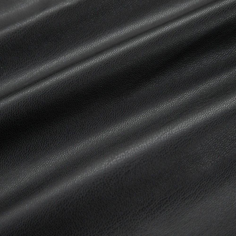 "Pantalon en cuir noir femme élégant, coupe ajustée, soulignant courbes, confort et style sophistiqué pour toute occasion."