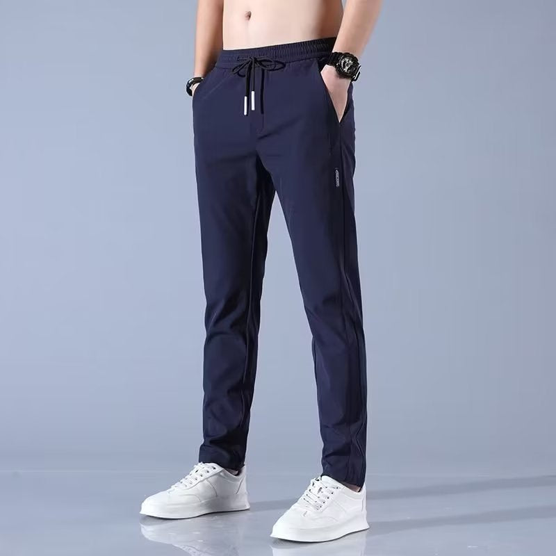 Pantalon homme élégant et confortable en tissu stretch gris, idéal pour le golf et sorties, coupe ergonomique.