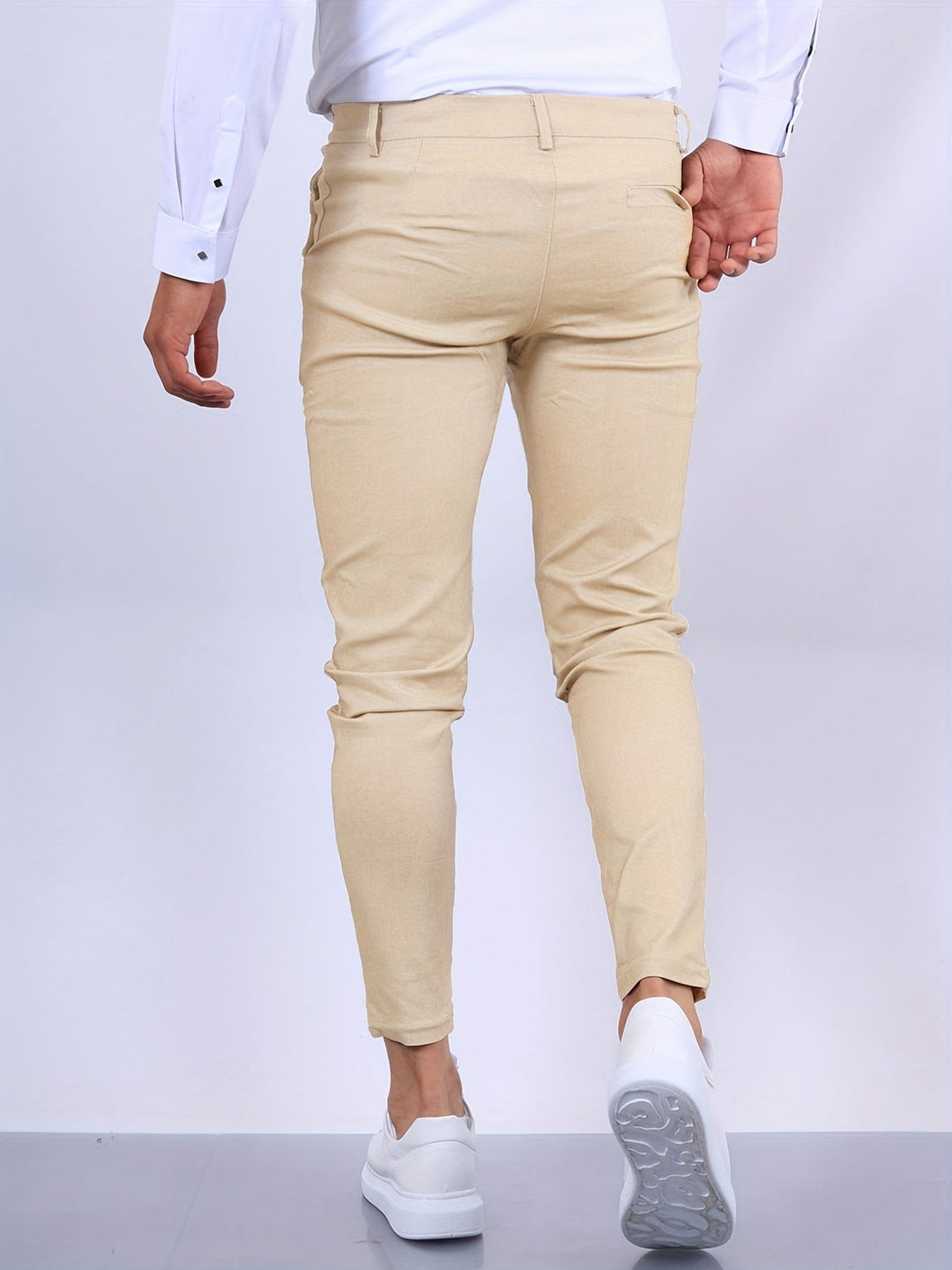 "Pantalon homme slim fit élégant, coupe moderne et ajustée, idéal pour un style professionnel et confortable."