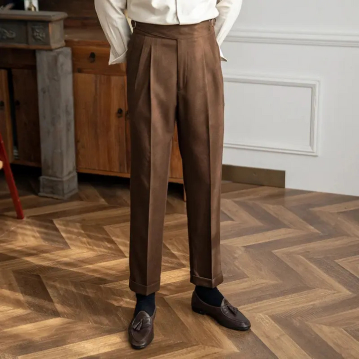 "Pantalon homme Yohan, coupe droite élégante, tissu respirant, détails soignés, style classique et confort pour toutes occasi