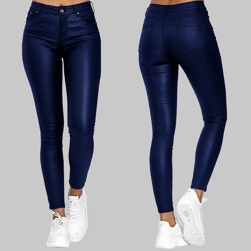 "Pantalon slim en cuir noir taille haute, coupe ajustée pour un look élégant et confort maximal pour femmes."