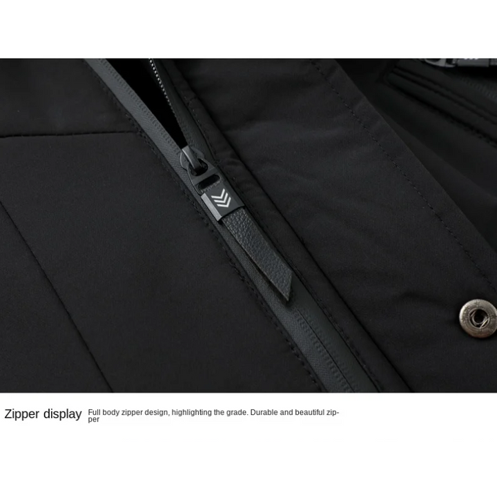 Parka hiver homme vue de face, capuche amovible, design élégant, couleur noire, résistante au froid et intempéries.