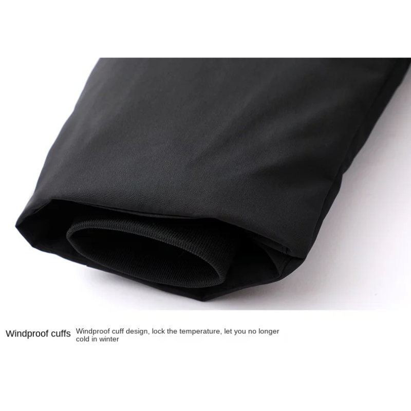 Parka hiver homme vue de face, capuche amovible, design élégant, couleur noire, résistante au froid et intempéries.