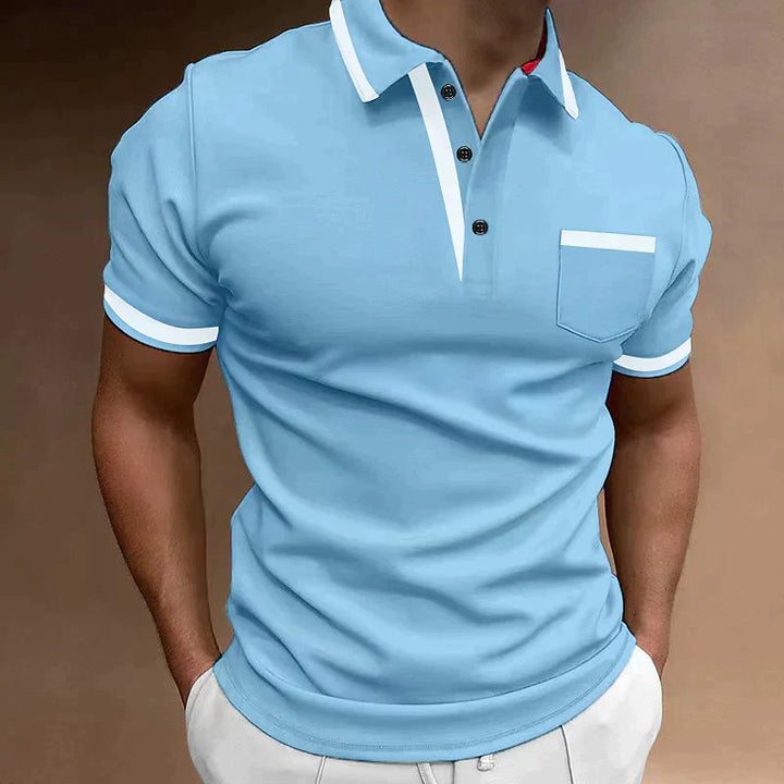 "Polo ajusté homme avec détails contrastés noirs, manches courtes et col à boutons, élégant et stylé pour un look soigné."